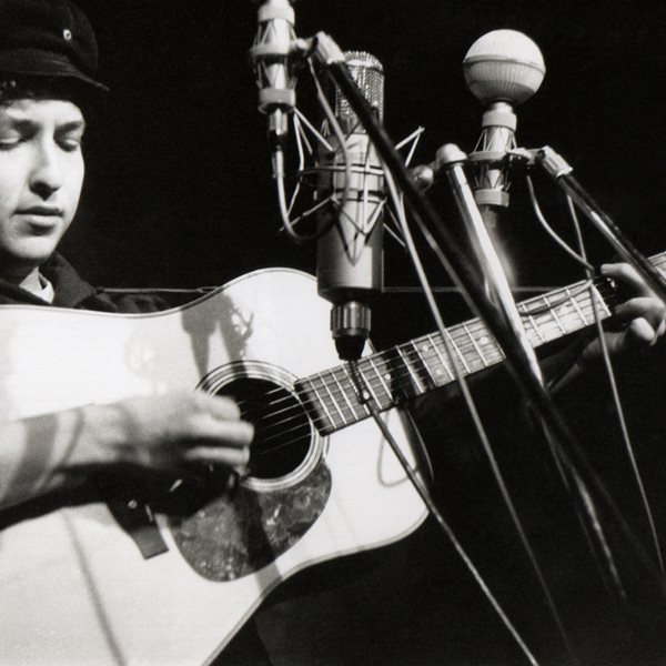 Όταν ο Bob Dylan έκανε την πρώτη του μεγάλη συναυλία στη Νέα Υόρκη