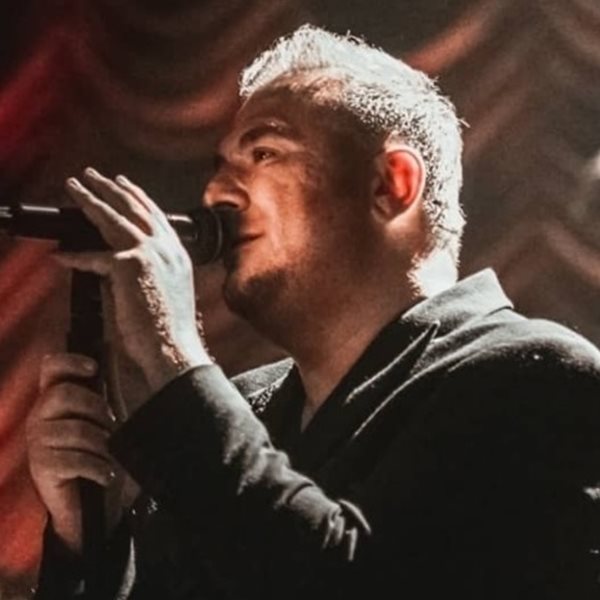 Ο Αντώνης Ρέμος μεταξύ πίστας και μεγάλου club