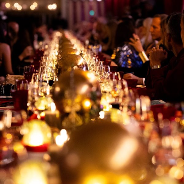 We deliver Joy: Τα πολυκαταστήματα attica εγκαινίασαν και φέτος την εορταστική περίοδο με ένα εντυπωσιακό Private Festive Dinner