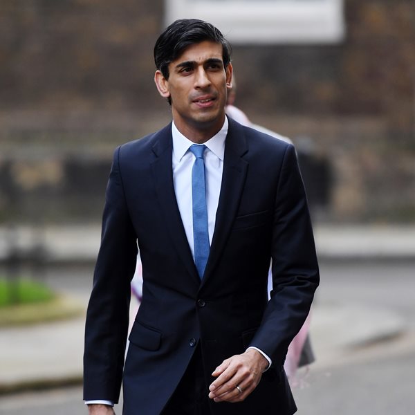 Όσα γνωρίζουμε για τον Rishi Sunak, το νέο πρωθυπουργό της Μεγάλης Βρετανίας
