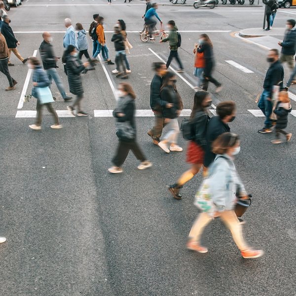 Ο κορονοϊός (ξανα)καλπάζει στην Ευρώπη