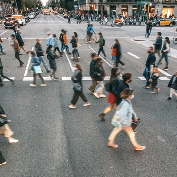 Κορονοϊός: Ανέβηκαν στα 21.412 τα νέα κρούσματα