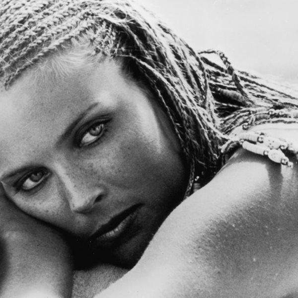 Πώς θα έμοιαζε το Instagram της Bo Derek αν το διαχειριζόμασταν εμείς
