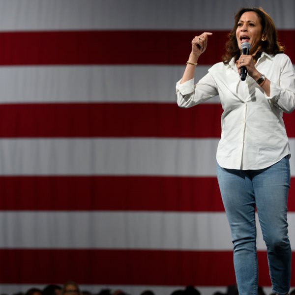 Η Kamala Harris γράφει ιστορία