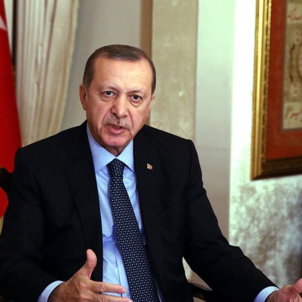 "Ο πόλεμος στο κατώφλι μας": Το περιοδικό Le Point τα βάζει με τον Erdogan