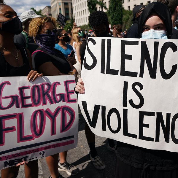 Πώς μπορείς να βοηθήσεις να αποδοθεί δικαιοσύνη για τη δολοφονία του George Floyd