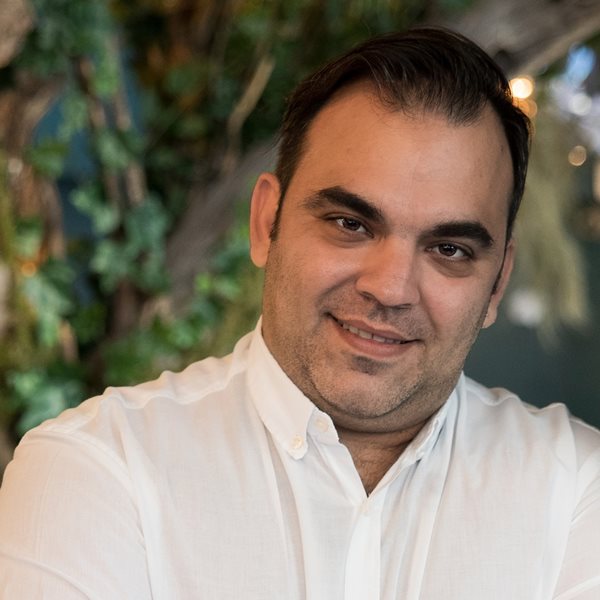 Νίκος Καραθάνος, μαθήματα ζωής και κουζίνας