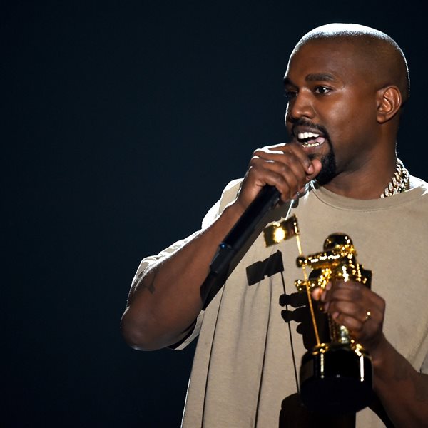 Τι δουλειά είχε ο Kanye West στην πασαρέλα του οίκου Balenciaga;