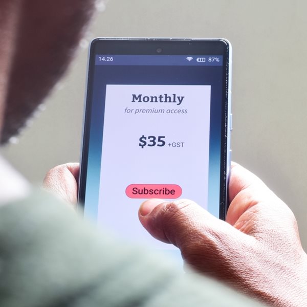 6 ψυχολογικά κόλπα που χρησιμοποιούν οι εταιρείες για να μην κόψεις τη συνδρομή σου