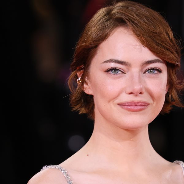 Η Emma Stone μίλησε ελληνικά για την πρεμιέρα του Bugonia στις Νύχτες Πρεμιέρας (video)