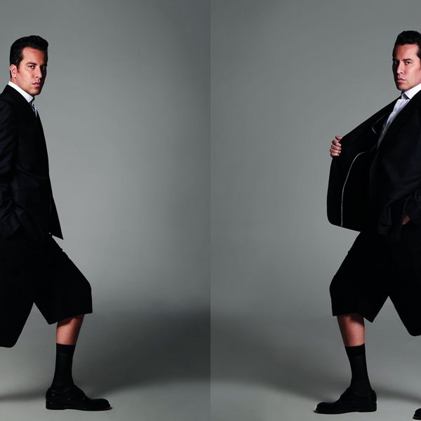 Ο Χάρης Σιανίδης τους κοιτά όλους κατάματα