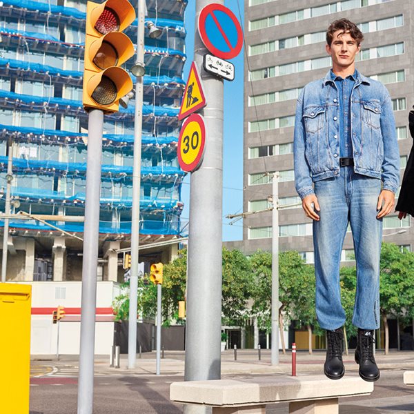 Η Diesel αποθεώνει το denim