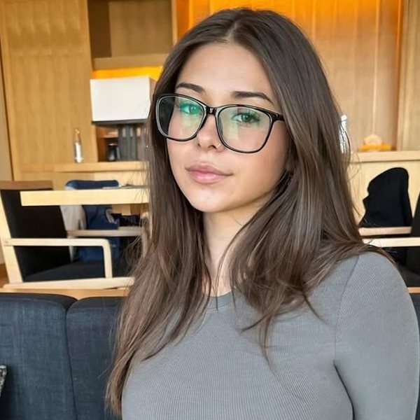 Μοντέλο του OnlyFans που δηλώνει "χριστιανή και παρθένα" έβγαλε 43 εκατ. δολάρια σε έναν χρόνο