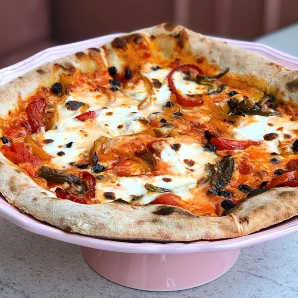 Η πίτσα του Etien έφτασε στην πλατεία Βραζιλίας