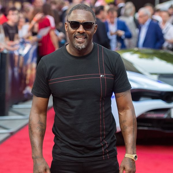 Το καλοκαιρινό total black look του Idris Elba
