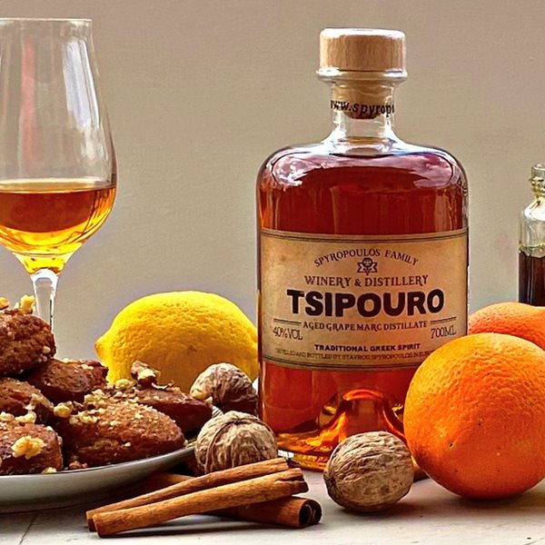 Updated μελομακάρονα με παλαιωμένο τσίπουρο