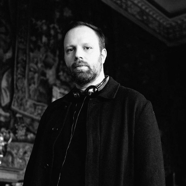 Dear God, the Parthenon is still broken, το πρώτο φωτογραφικό βιβλίο του Γιώργου Λάνθιμου