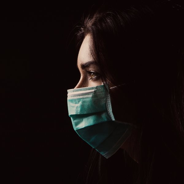 Γιατί δεν μειώνονται τα κρούσματα κορονοϊού