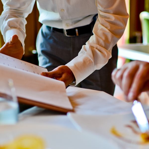 Πώς μπορεί να σε ξεγελάσει ένα εστιατόριο ώστε να δώσεις περισσότερα χρήματα