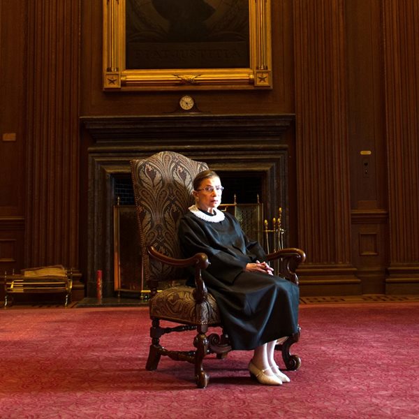 Έφυγε από τη ζωή η θρυλική Ruth Bader Ginsburg