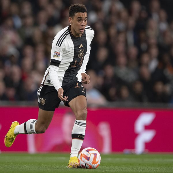 Γιατί οι Γερμανοί φορούν λευκά στο Μουντιάλ ενώ δεν είναι στα χρώματα της σημαίας τους;