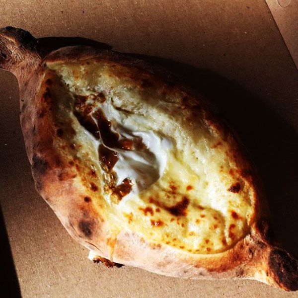 Khachapuri, το αριστουργηματικό πεϊνιρλί της Γεωργίας