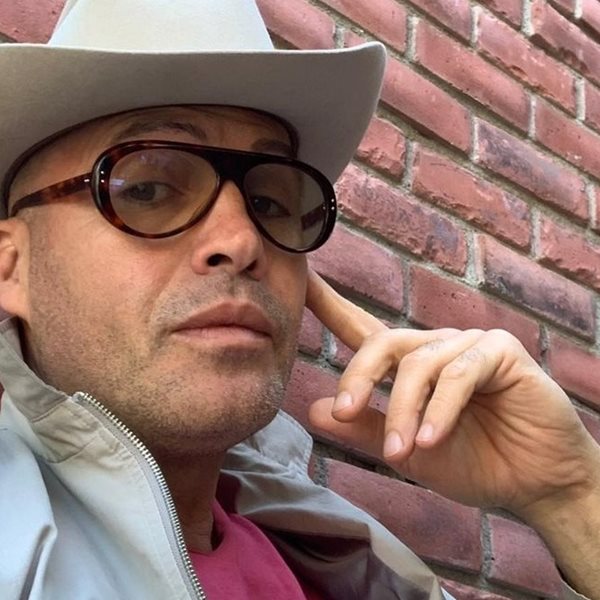 Ο Billy Zane είναι φτυστός ο Marlon Brando στην ταινία Waltzing with Brando