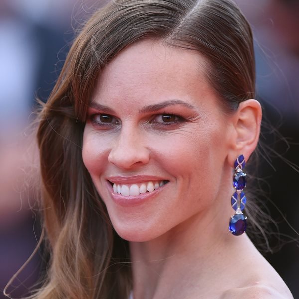 Κάποτε η Hilary Swank ζούσε σε ένα αυτοκίνητο με τη μητέρα της