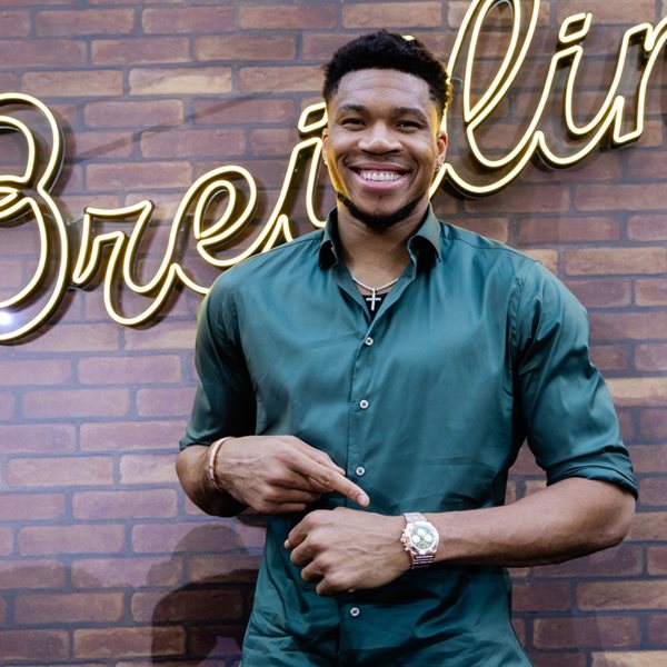 Δύο 'ωραίες' ώρες με τον Γιάννη Αντετοκούνμπο