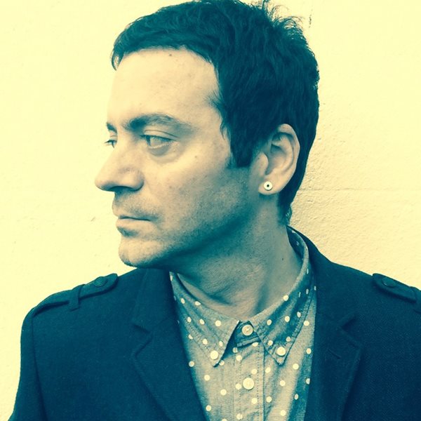 Ο Vassilikos γνωρίζει ότι το γκρίζο μπορεί να είναι καταπληκτικό