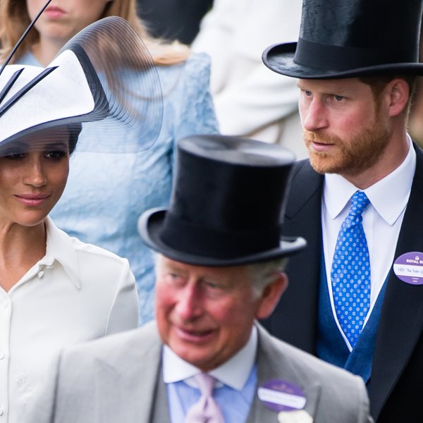 Έξαλλος ο βασιλιάς Κάρολος με τον Harry και το βιβλίο του