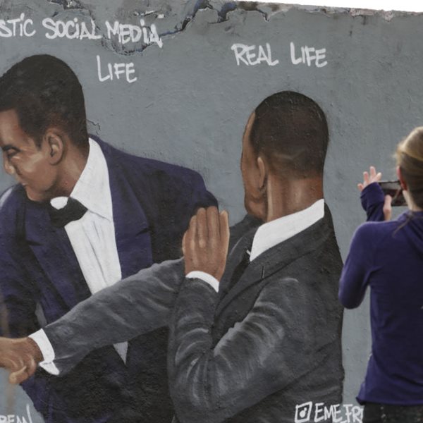 Το χαστούκι του Will Smith στα Όσκαρ γίνεται γκράφιτι στο Βερολίνο