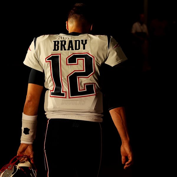 Tom Brady, υποστολή σημαίας