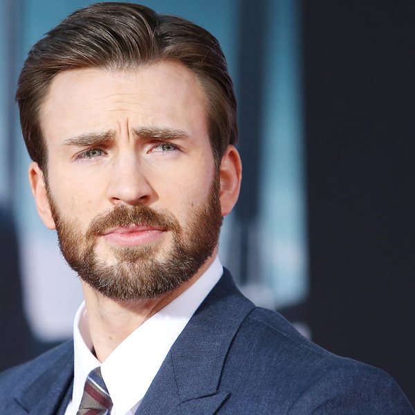 O Chris Evans ποστάρει κατά λάθος γυμνή φωτογραφία του και το ίντερνετ καταρρέει
