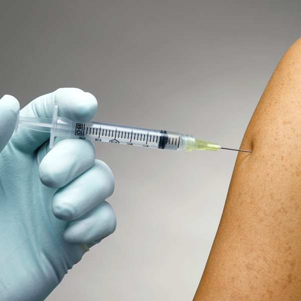 Τι γνωρίζουμε για τις αλλεργικές αντιδράσεις του εμβολίου των Pfizer/BioNTech