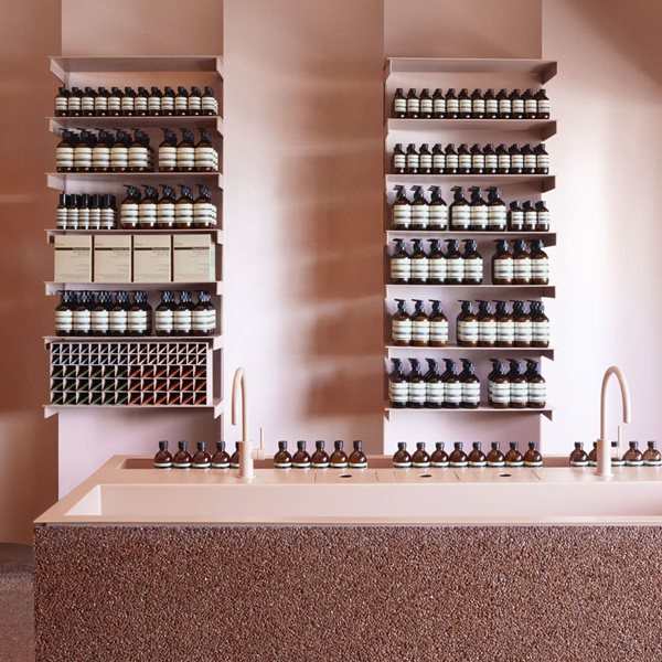 Ο Ελληνοαυστραλός κομμωτής που έχτισε μία αυτοκρατορία από υγρά σαπούνια χεριών