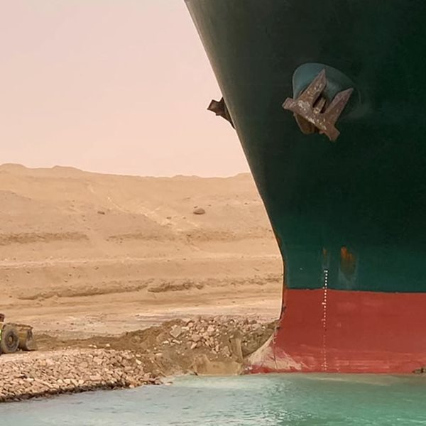 Σε άλλα νέα, το Ever Given ξανακόλλησε στο Σουέζ