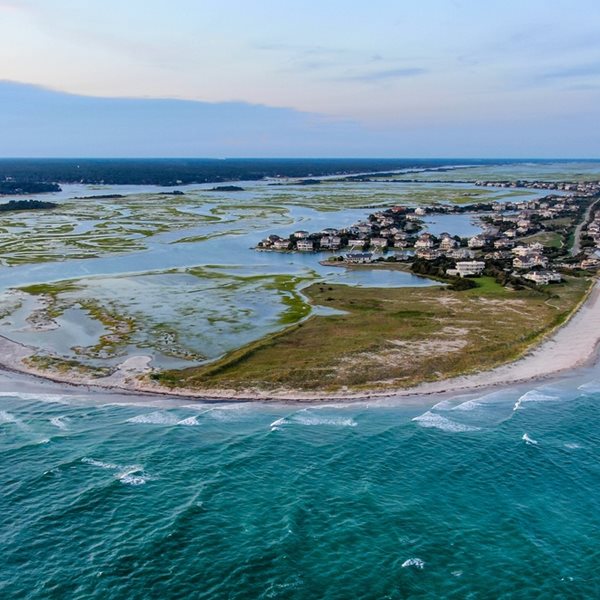 Το 'άγνωστο' νησί που πάνε οι διάσημοι του Χόλιγουντ για να 'εξαφανιστούν'