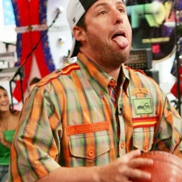 Ο Adam Sandler παίζει μπάσκετ με NBAers. Και είναι καλός.