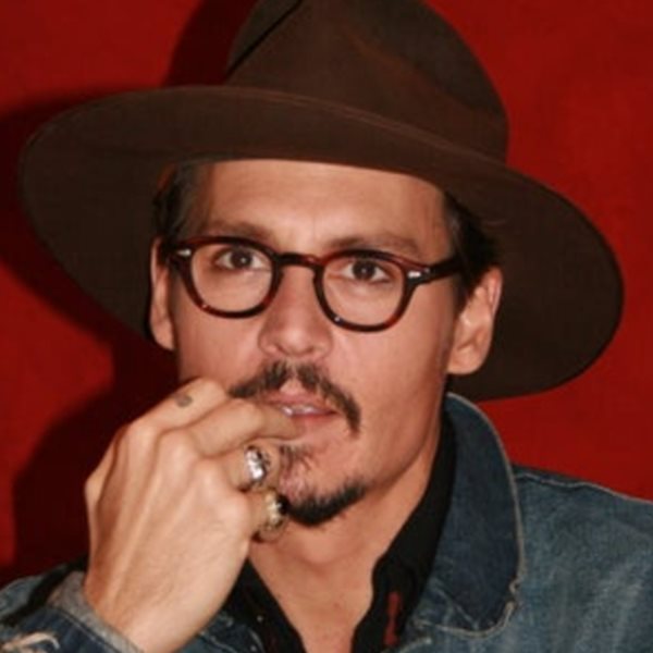 O Johnny Depp θέλει να πάρει το αίμα του πίσω