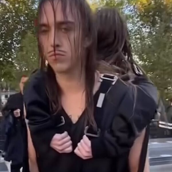 Η πιο τρομακτική εμφάνιση στην Εβδομάδα Μόδας του Παρισιού