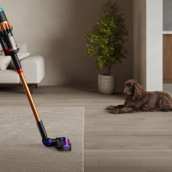 Αυτή η σκούπα έχει περισσότερη ισχύ από το laptop σου και είναι ασύρματη