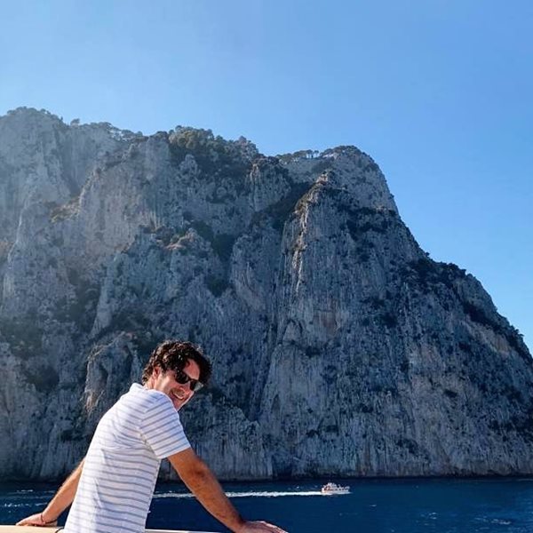 Μια ματιά στο 'καταφύγιο' του Χριστόφορου Παπακαλιάτη στους Παξούς