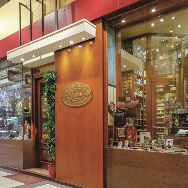 Rentzis Tobacco House: Sherlock Holmes, Winston Churchill και ένα ταξίδι στον κόσµο του καπνού