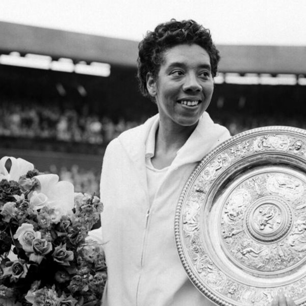 Althea Gibson, η πρώτη Αφροαμερικανίδα που κέρδισε το Wimbledon