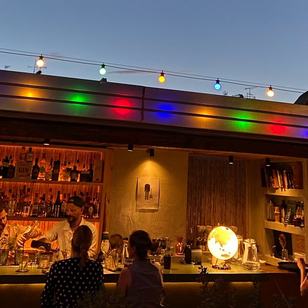 Το Λοκάλι ανέβηκε στην ταράτσα