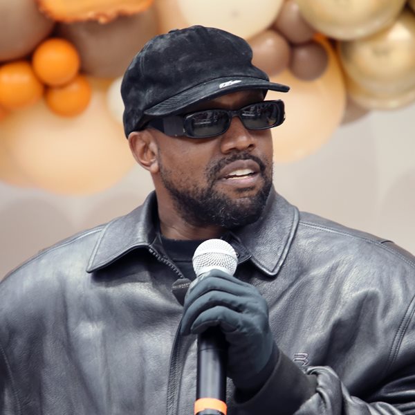 Σε άλλα νέα, ο Kanye West θα μετατρέψει όλα του τα σπίτια σε εκκλησίες