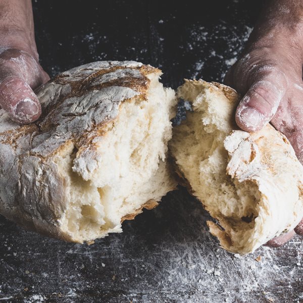 Γιατί όλοι φτιάχνουν ψωμί στην καραντίνα