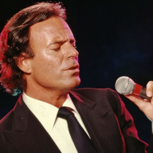 Η ζωή του Julio Iglesias γίνεται σειρά στο Netflix