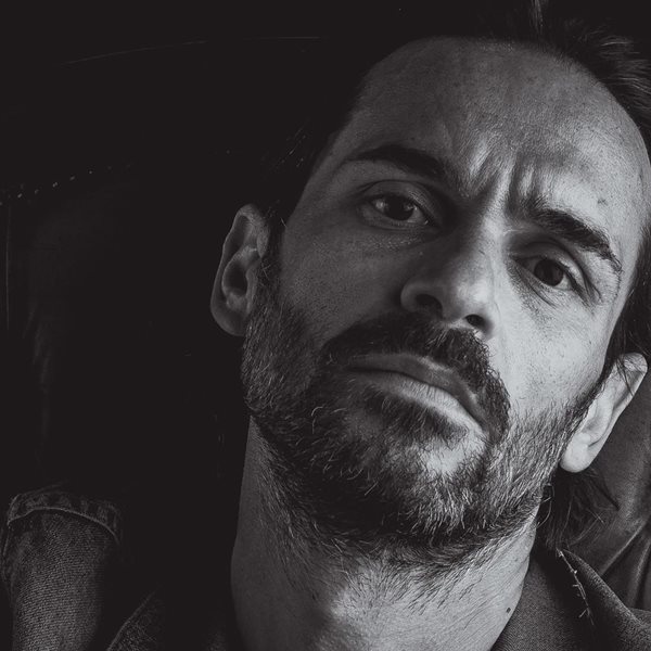 H σουρεάλ ζωή του Νίκου Πουρσανίδη